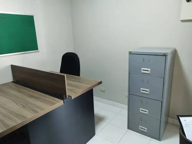 Sala à venda, no bairro Centro em Curitiba