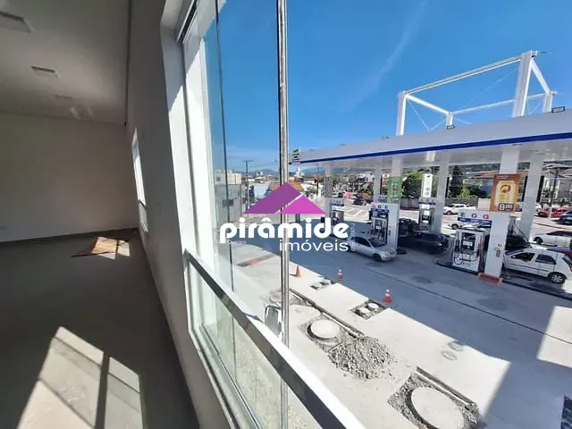Sala com 116m², para alugar, no bairro Centro em Caraguatatuba