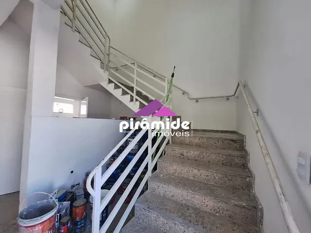 Sala com 116m², para alugar, no bairro Centro em Caraguatatuba