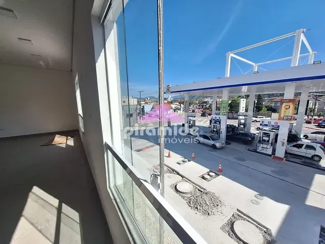 Sala com 116m², para alugar, no bairro Centro em Caraguatatuba
