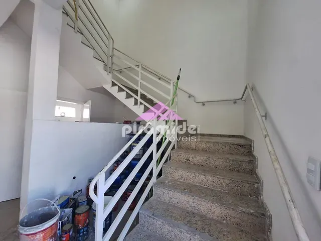 Sala com 116m², para alugar, no bairro Centro em Caraguatatuba
