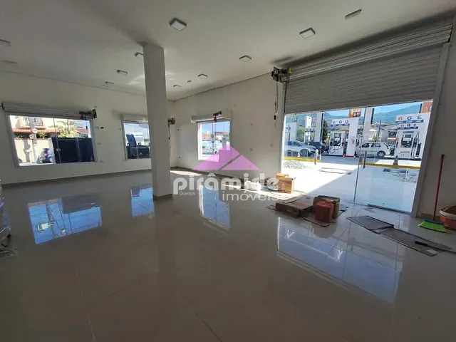 Sala com 112m², para alugar, no bairro Centro em Caraguatatuba