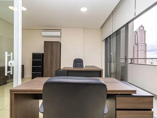 Sala à venda, no bairro Centro em Curitiba
