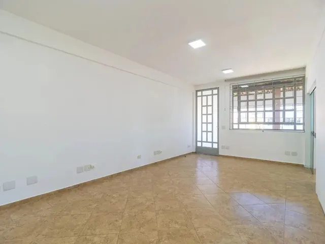 Sala à venda, no bairro Orleans em Curitiba