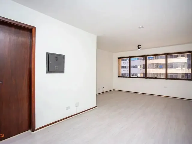Sala à venda, no bairro Centro em Curitiba