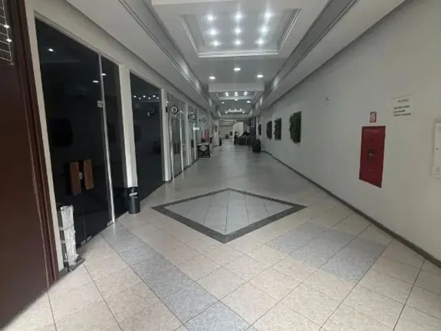 Sala à venda ou para alugar, no bairro Centro em Curitiba