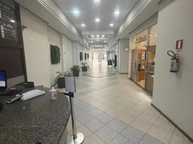 Sala à venda ou para alugar, no bairro Centro em Curitiba