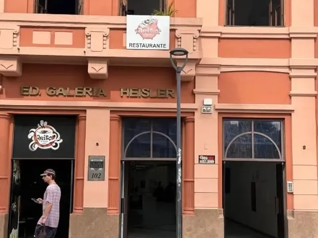 Sala à venda ou para alugar, no bairro Centro em Curitiba