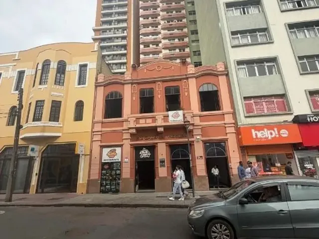 Sala à venda ou para alugar, no bairro Centro em Curitiba