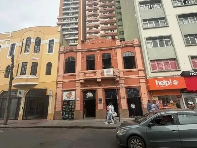 Sala à venda ou para alugar, no bairro Centro em Curitiba