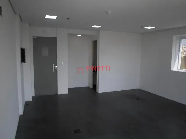 Sala à venda, no bairro Rudge Ramos em São Bernardo do Campo
