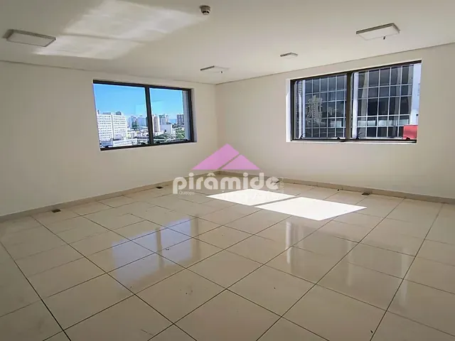 Sala à venda, no bairro Jardim Oswaldo Cruz em São José dos Campos