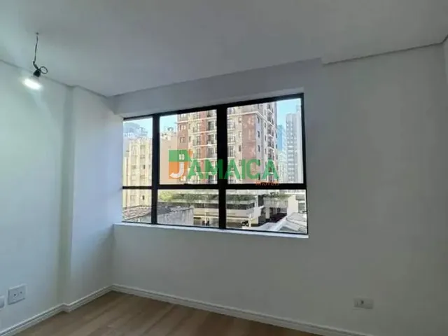 Sala com 45m², para alugar, no bairro Centro em Curitiba
