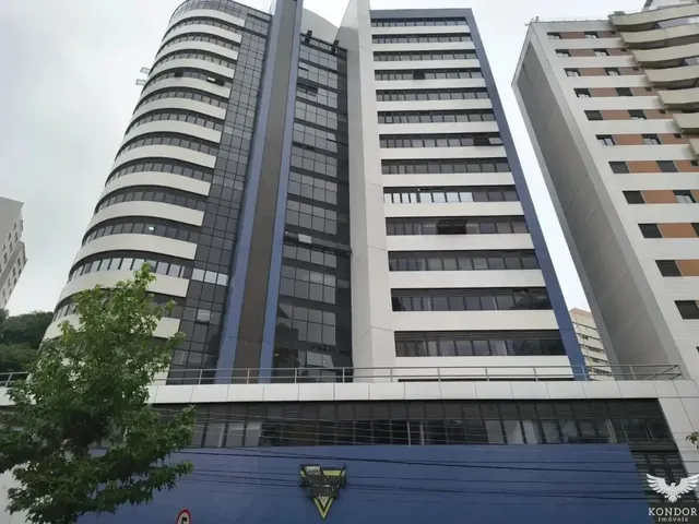 Sala à venda, no bairro Água Verde em Curitiba