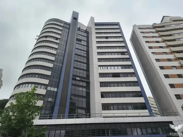Sala à venda, no bairro Água Verde em Curitiba