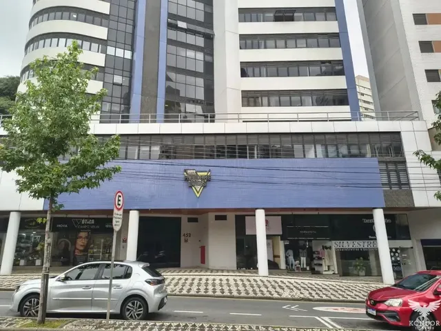 Sala à venda, no bairro Água Verde em Curitiba