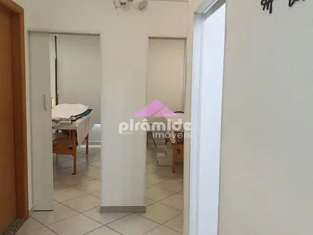 Sala à venda, no bairro Parque Residencial Aquarius em São José dos Campos