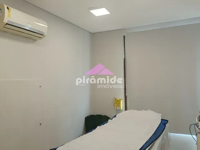 Sala à venda, no bairro Parque Residencial Aquarius em São José dos Campos