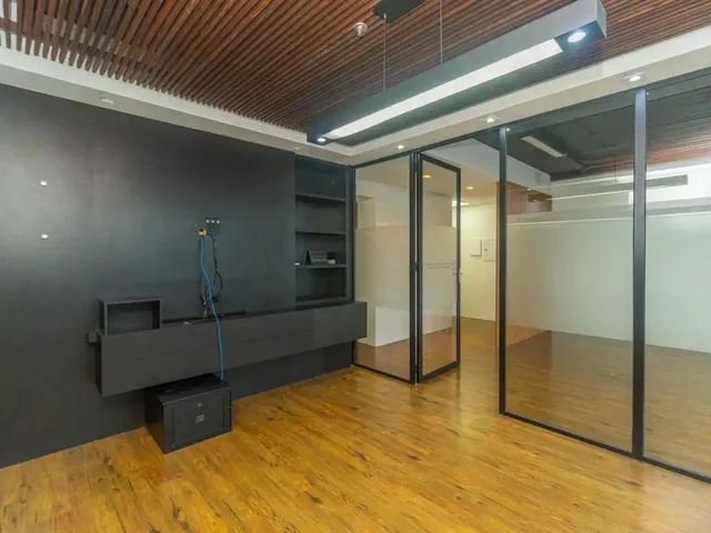 Sala para alugar, no bairro Cabral em Curitiba