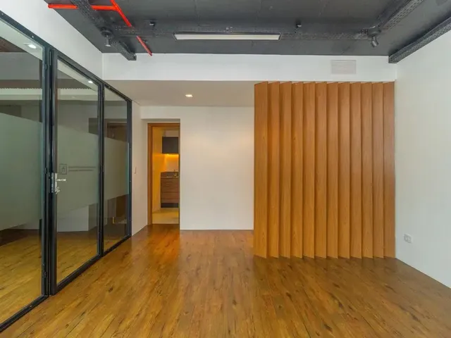 Sala para alugar, no bairro Cabral em Curitiba