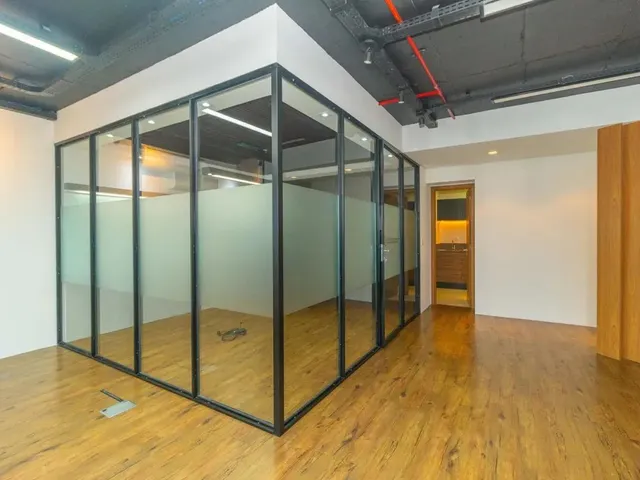 Sala para alugar, no bairro Cabral em Curitiba