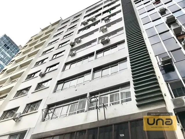 Sala à venda ou para alugar, no bairro Centro em Curitiba