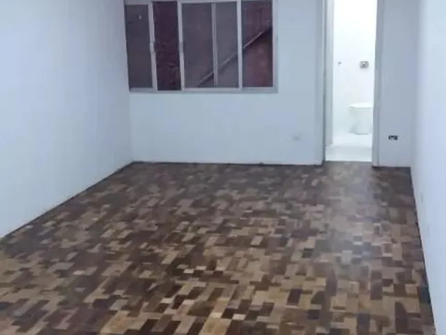 Sala à venda ou para alugar, no bairro Centro em Curitiba