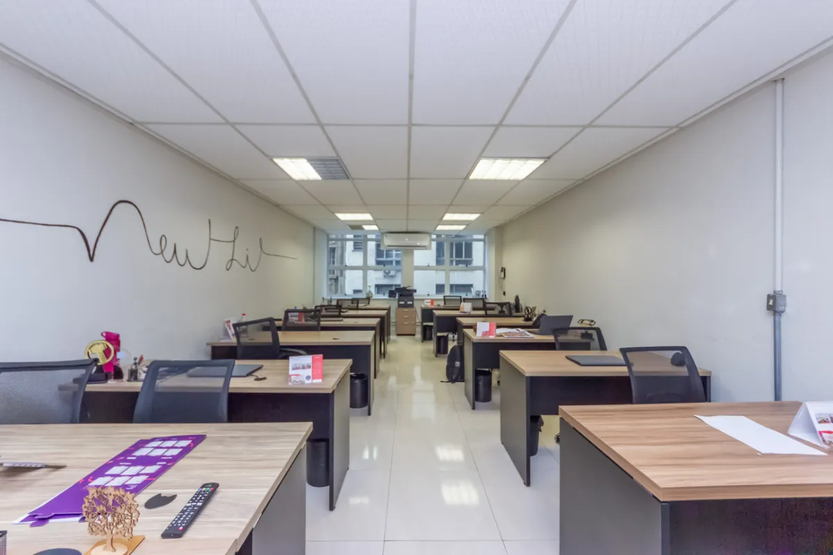 Conjunto comercial para venda em República, 61m²