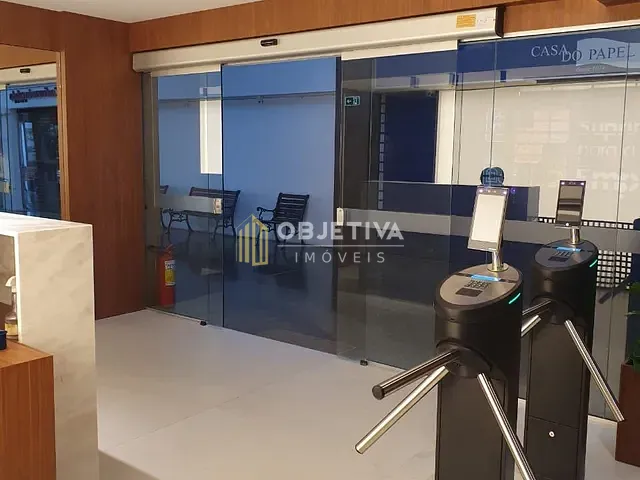 Sala à venda, no bairro Moinhos de Vento em Porto Alegre