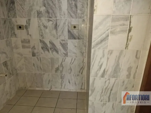 Sala à venda ou para alugar, no bairro Pinheirinho em Curitiba