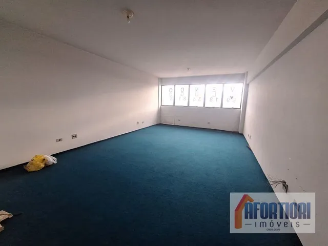 Sala à venda ou para alugar, no bairro Pinheirinho em Curitiba