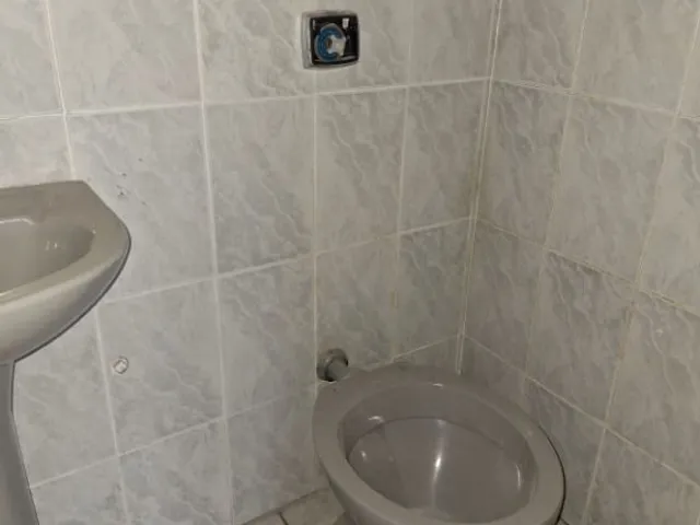 Sala à venda ou para alugar, no bairro Pinheirinho em Curitiba