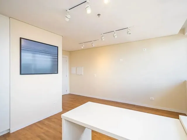 Sala para alugar, no bairro Água Verde em Curitiba