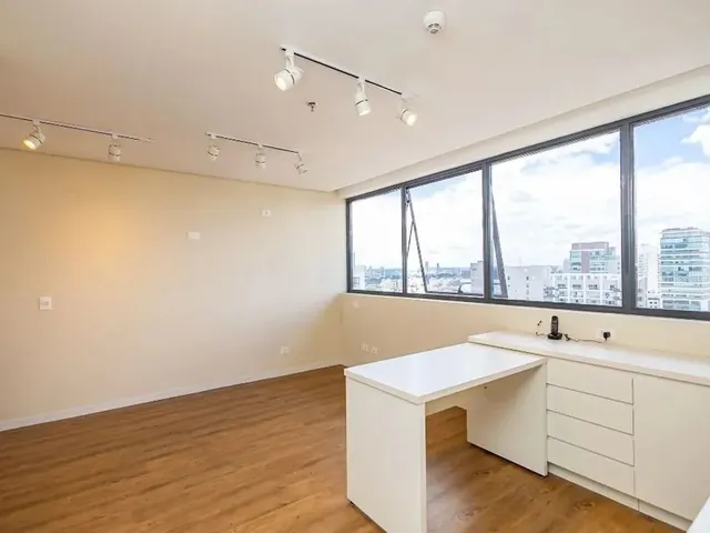 Sala para alugar, no bairro Água Verde em Curitiba