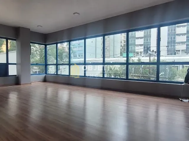 Sala à venda, no bairro Moinhos de Vento em Porto Alegre