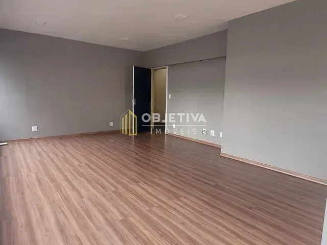 Sala à venda, no bairro Moinhos de Vento em Porto Alegre