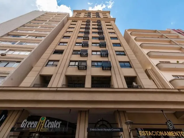 Sala à venda ou para alugar, no bairro Centro em Curitiba