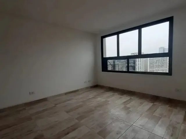 Sala à venda ou para alugar, no bairro Centro em Curitiba
