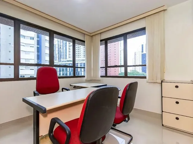 Sala à venda, no bairro Água Verde em Curitiba