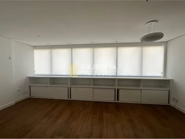 Sala à venda, no bairro Menino Deus em Porto Alegre