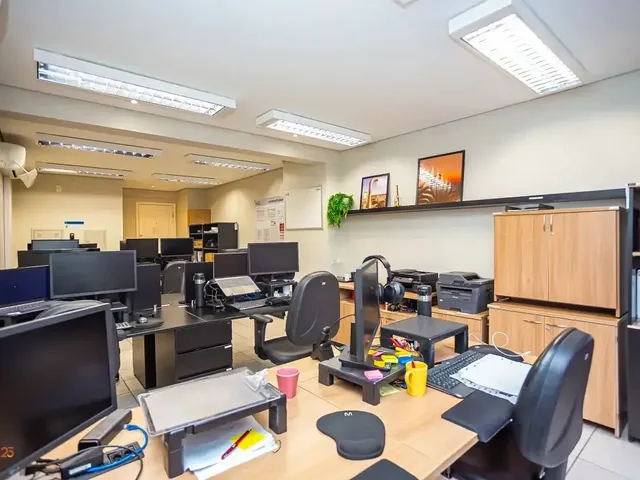 Sala à venda, no bairro Cristo Rei em Curitiba