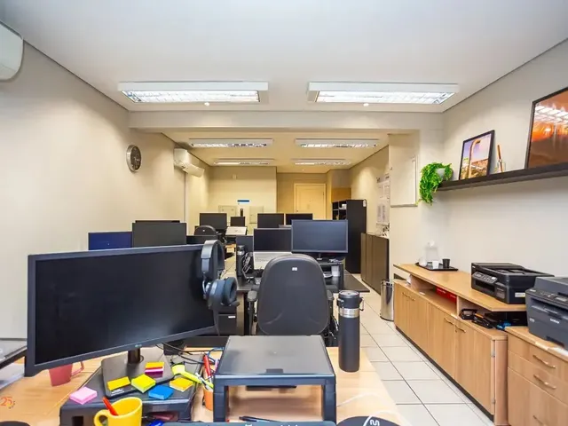 Sala à venda, no bairro Cristo Rei em Curitiba