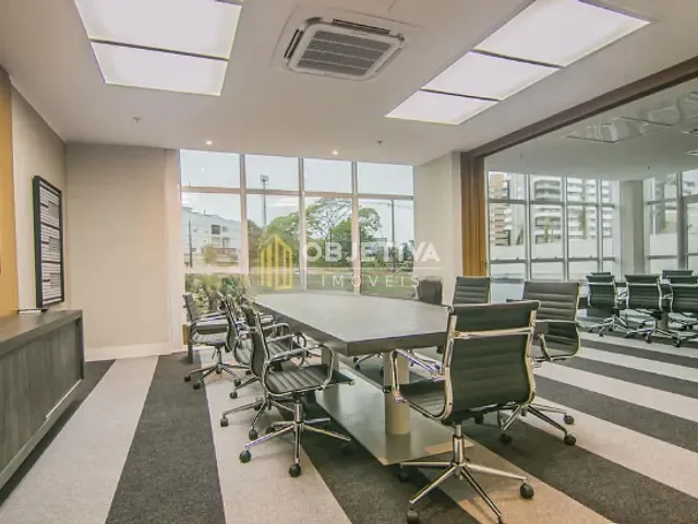 Sala à venda, no bairro Petrópolis em Porto Alegre