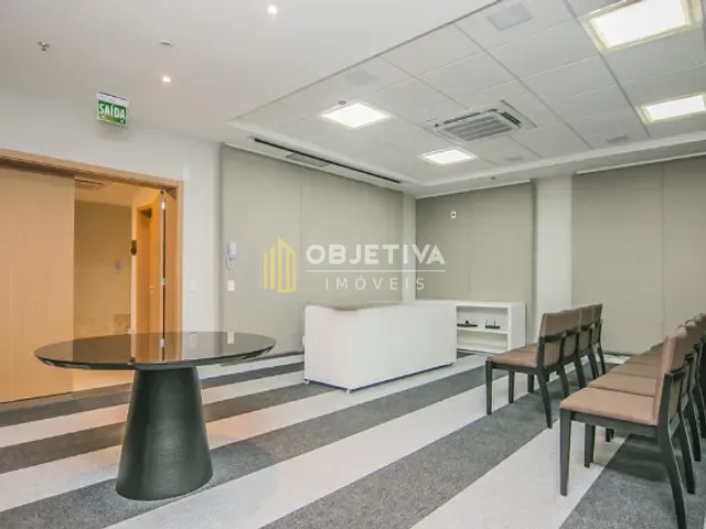 Sala à venda, no bairro Petrópolis em Porto Alegre