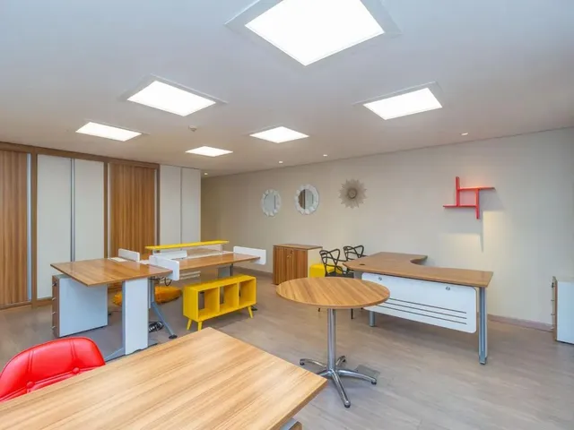 Sala para alugar, no bairro Vila Izabel em Curitiba