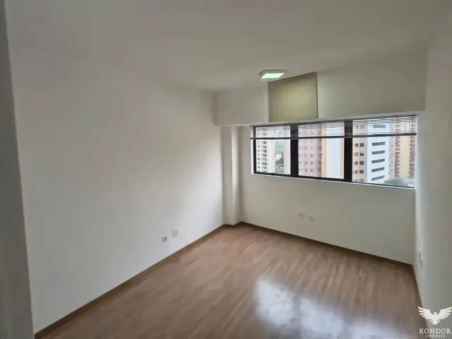 Sala para alugar, no bairro Água Verde em Curitiba