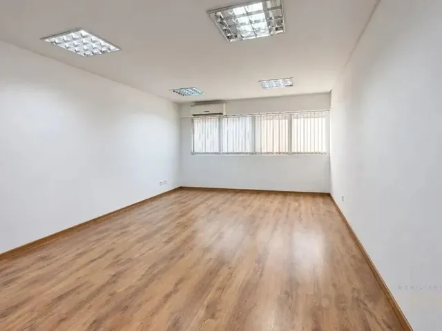 Sala à venda, no bairro Centro em Curitiba