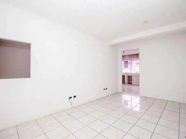 Sala à venda, no bairro Água Verde em Curitiba