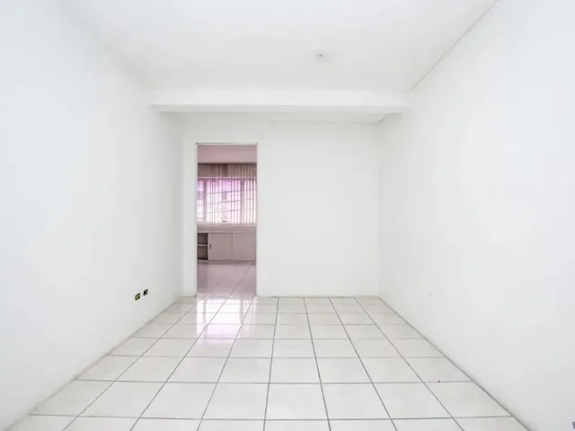 Sala à venda, no bairro Água Verde em Curitiba