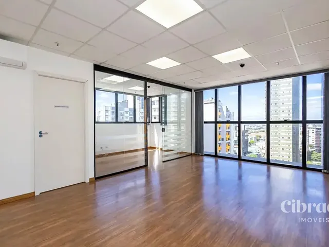 Sala à venda, no bairro Centro em Curitiba
